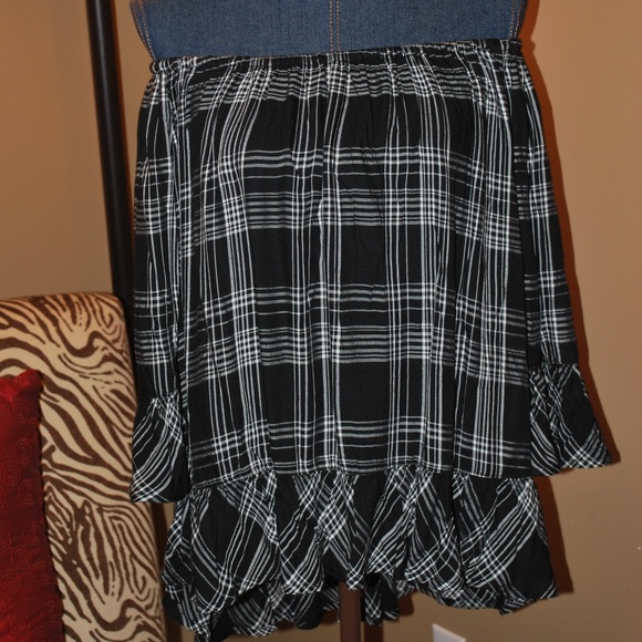 NWT Plaid off shoulder blouse (rayon) - Picture 3 of 6